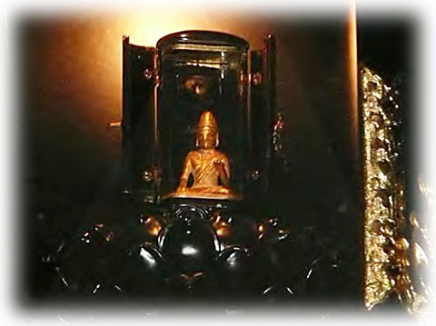 金造菩薩形坐像（楞厳寺（りょうごんじ）所蔵）